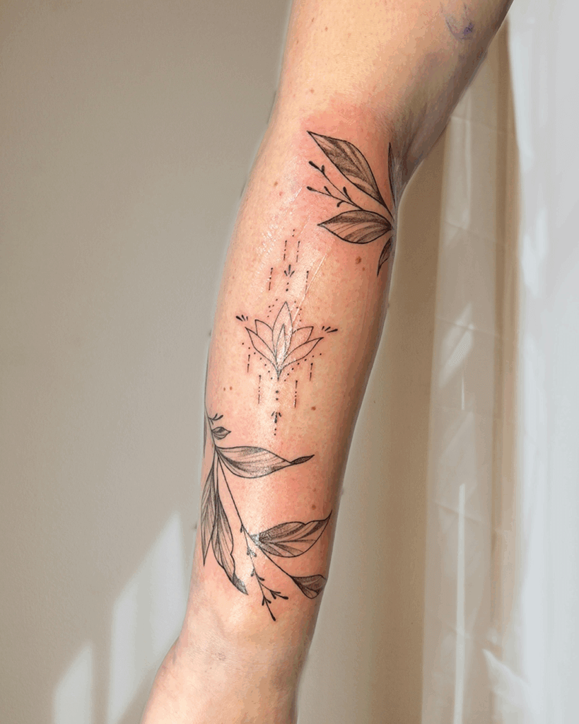 Ornament Pflanzen Tattoo